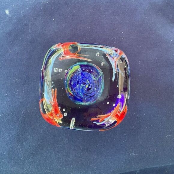 Dynasty Gallery Heirloom Collectables Paperweight - Picture 3 of 6